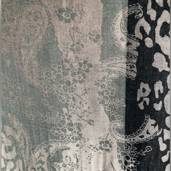 PASHMINA SCARF with tassels - Long Paisley, Floral & Leopard patterned - Picture 7 of 7